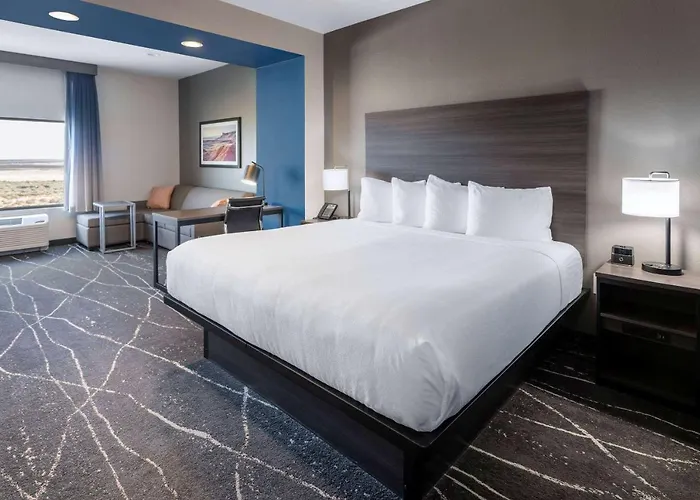 La Quinta & By Wyndham Petrified Forest Hotel
