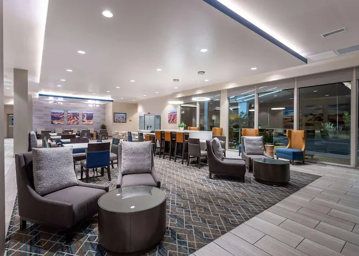 La Quinta & By Wyndham Petrified Forest Hotel