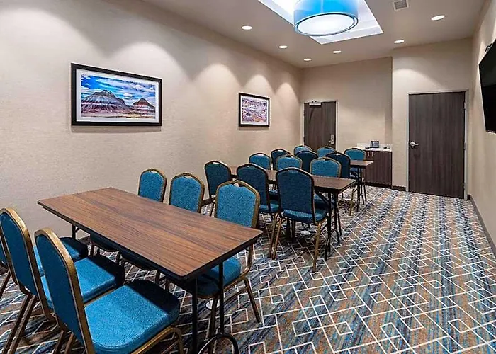 La Quinta & By Wyndham Petrified Forest Hotel
